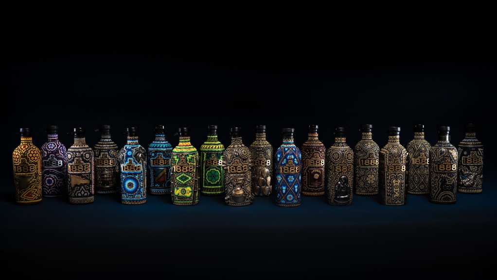 BP_BRUGAL 1888 lanza edición limitada de 18 botellas con arte huichol en colaboración con menchaca studio
