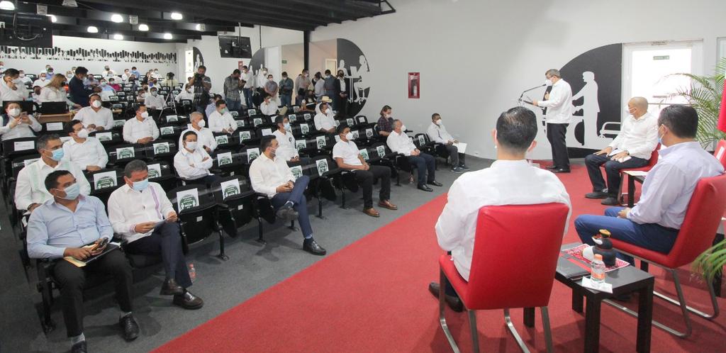 SEP Federal, Auditor Superior del Estado e IAP Chiapas entregan certificados de competencias laborales a las y los presidentes municipales del periodo 2021-2024