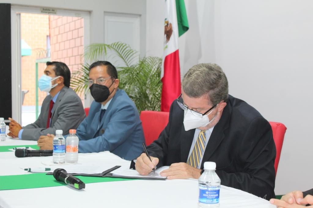 Encabeza Fernando Álvarez Simán, Toma de protesta a&nbsp;egresados de la Maestría en Educación y Maestría en Administración y Políticas Públicas