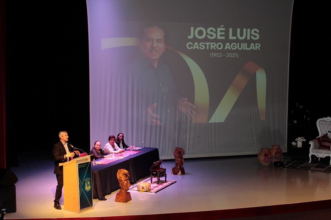 Congreso reconoce a Jose Luis Castro Aguilar