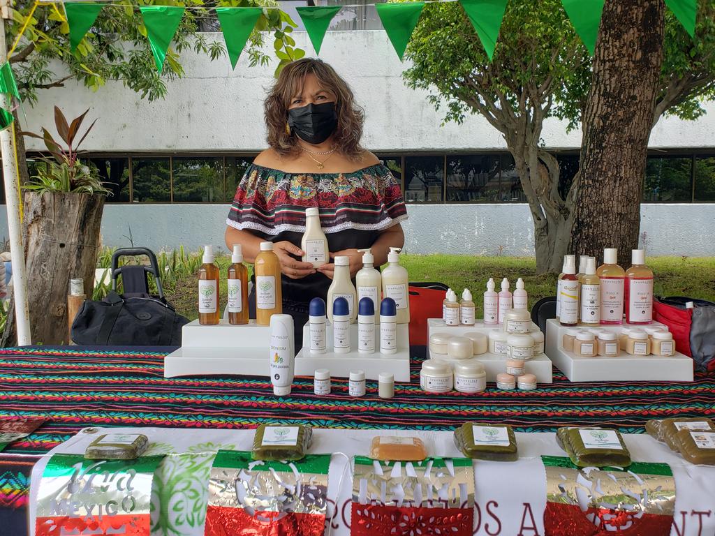 Realiza UNACH la 11ª Exposición y venta de productos regionales