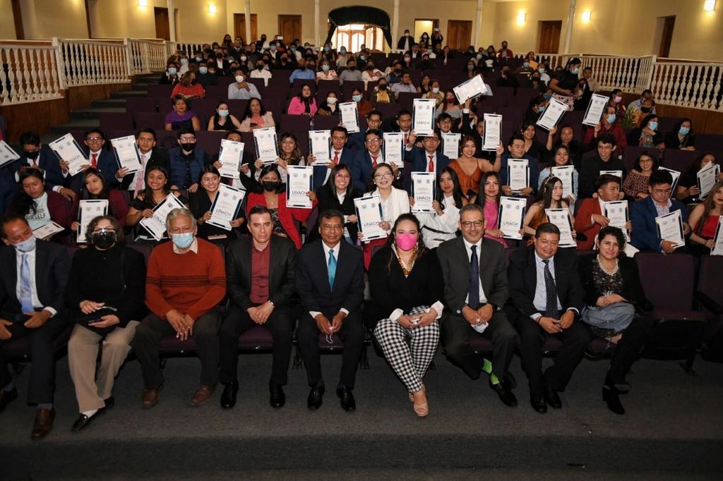 Celebran graduación de alumnos de la Facultad de Ciencias Sociales de la UNACH 