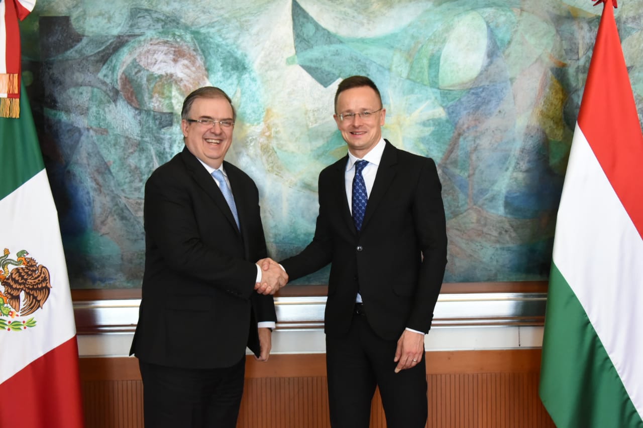 El secretario Ebrard recibe al ministro de Asuntos Exteriores y Comercio Exterior de Hungría