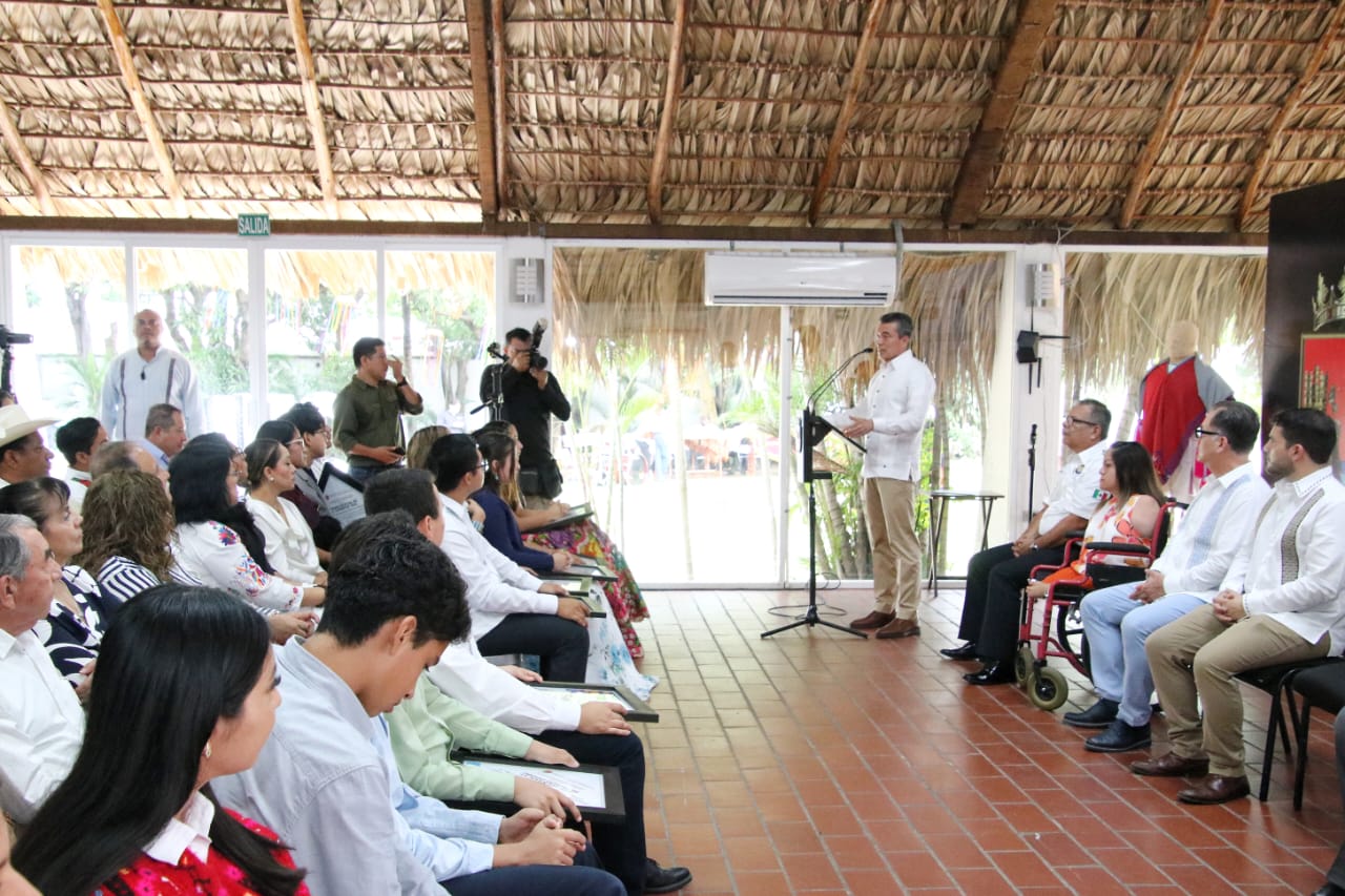 Entrega Rutilio Escandón el Premio Estatal de la Juventud Chiapas 2024 