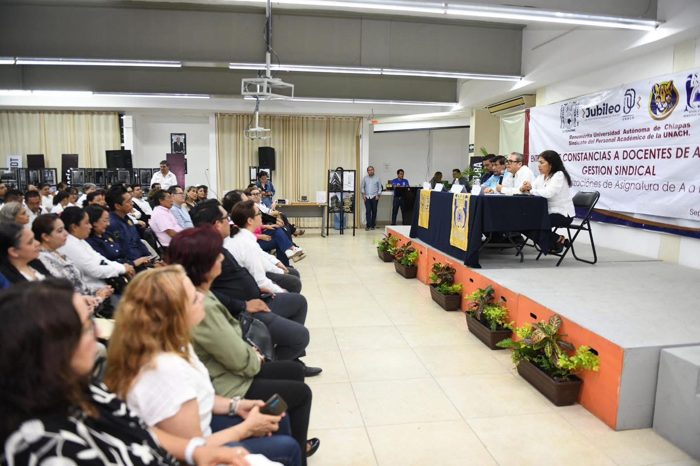 Entregan recategorización a 15 docentes de la UNACH