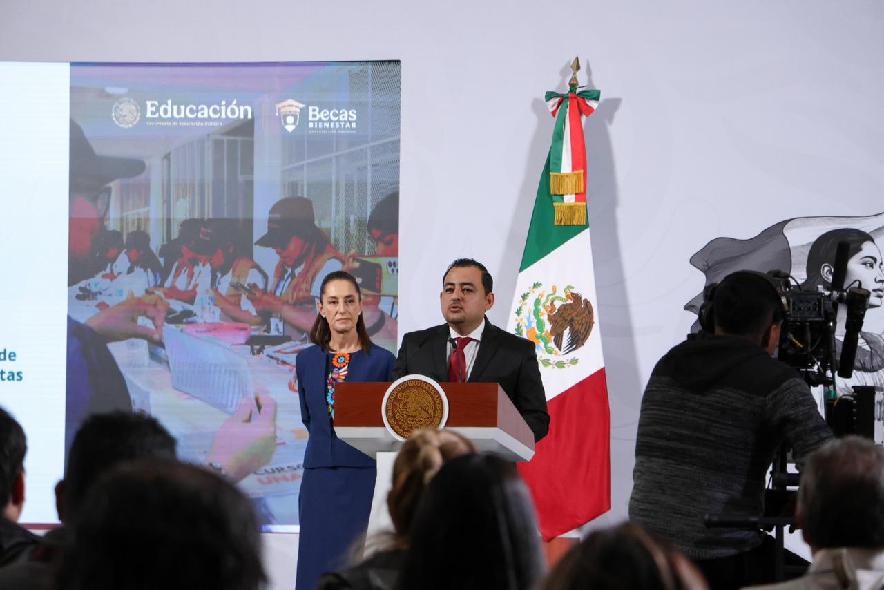 Inicia entrega de reposición de las tarjetas vencidas a becarios del Bienestar: Julio León