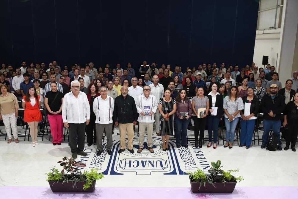 Presenta Leonardo Padura su obra “Morir en la arena” en la Benemérita UNACH 