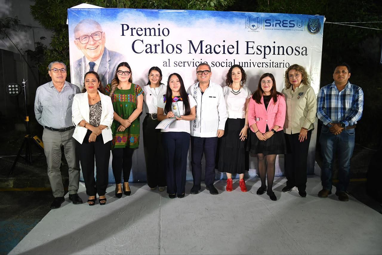 Entregan en la Benemérita UNACH el Premio “Carlos Maciel Espinosa” 