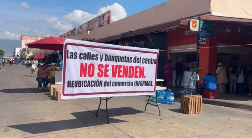 Locatarios de mercados exigen retiro de ambulantes