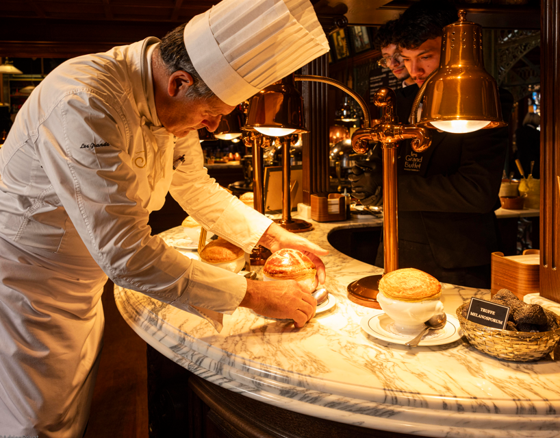 El lujo de la trufa llega a Les Grands Buffets: 14 nuevas recetas que rinden tributo a la era de Escoffier