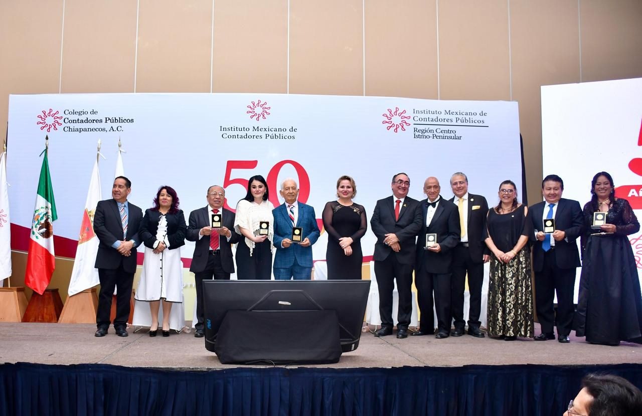 Conmemora Colegio de Contadores 50 años de compromiso y excelencia