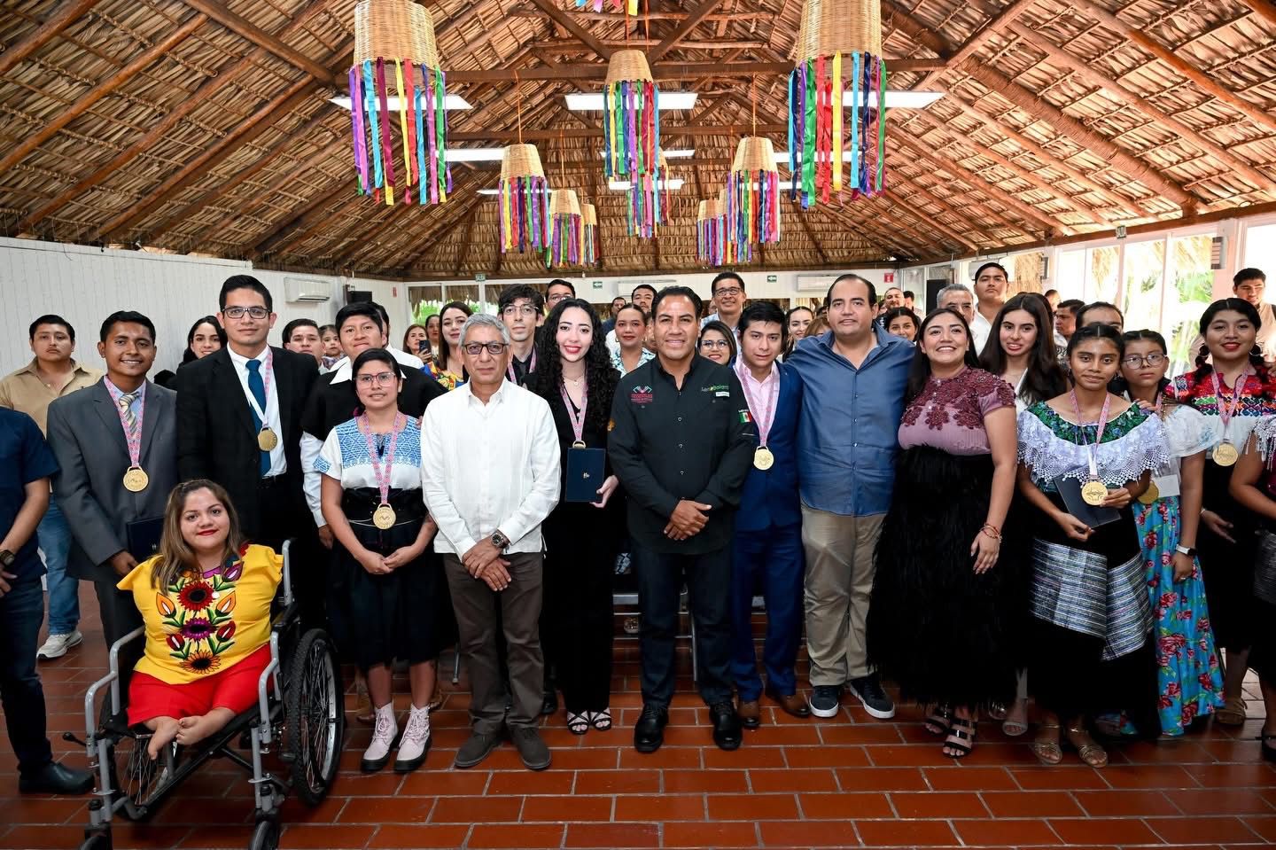 Eduardo Ramírez reconoce el talento y compromiso de la juventud chiapaneca