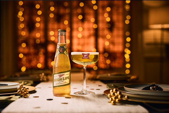 Miller High Life presenta  The Golden Ritual  : El deseo de año nuevo convertido en esferas hechas de cerveza