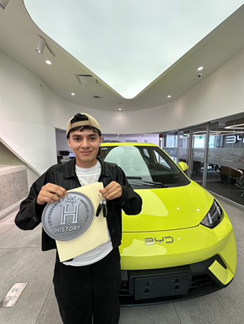 JOVEN MEXICANO DE 19 AÑOS GANA AUTO EN CONCURSO DE HISTORY CELEBRA 25 AÑOS