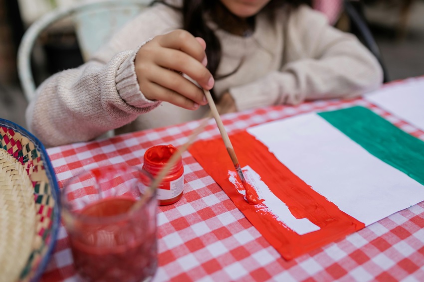 Cómo enseñar a los niños el significado cultural de los colores a través del arte 