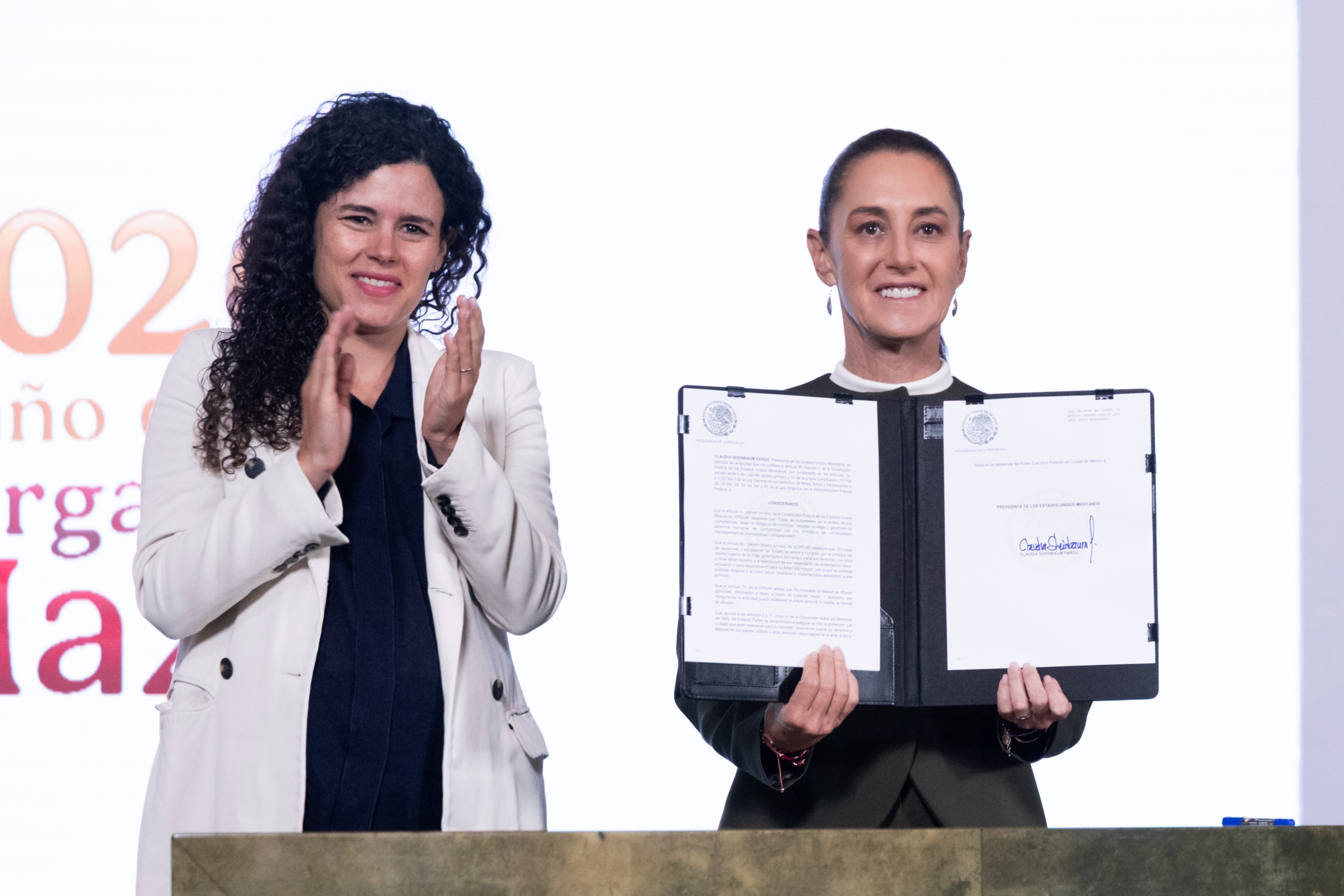 PRESIDENTA CLAUDIA SHEINBAUM FIRMA DECRETO DE ENTORNOS DIGITALES SEGUROS PARA NIÑAS, NIÑOS Y ADOLESCENTES