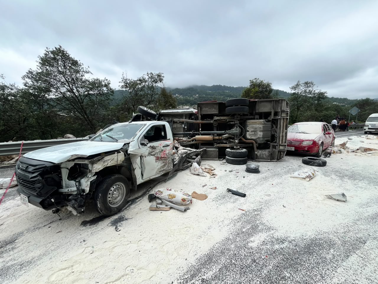 Dos fallecidos y 14 lesionados en la carretera de cuota San Cristóbal–Tuxtla Gutiérrez