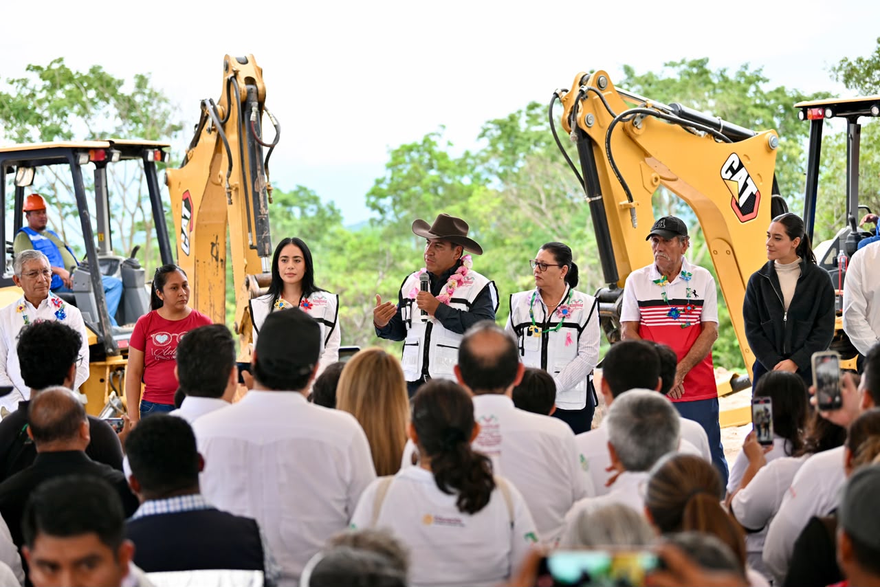 En Acala, Eduardo Ramírez inicia construcción de telebachillerato, anuncia Unidad Deportiva y entrega apoyos al campo