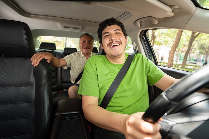 Estudio de Oxford Economics destaca beneficios de la negociación de precios en apps de movilidad