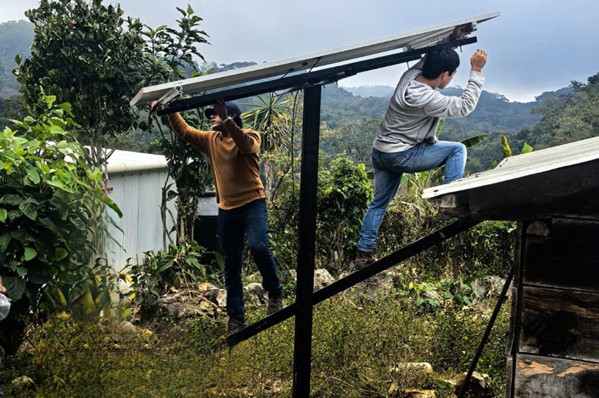 Energía solar con impacto social: estudiantes del IIIER benefician a comunidad