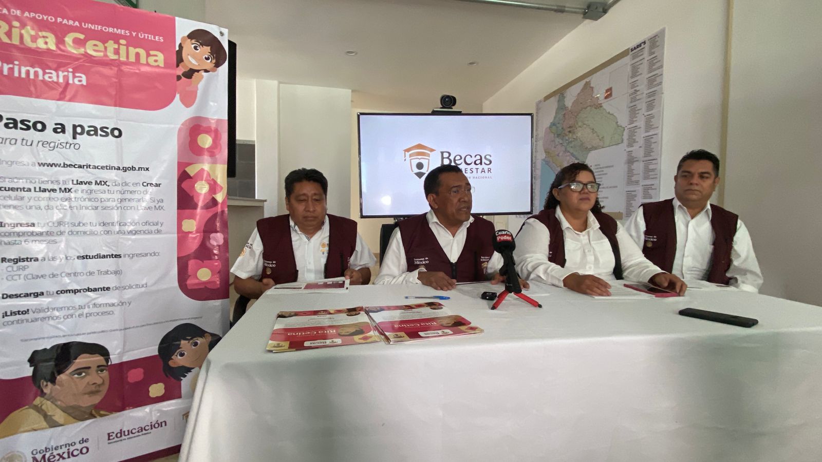 Anuncian beca para uniformes y útiles escolares