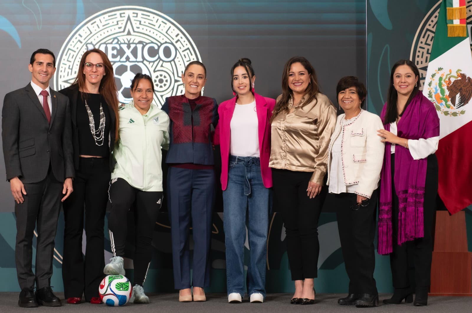 MUNDIAL SOCIAL: PRESIDENTA CLAUDIA SHEINBAUM PRESENTA EL CONCURSO “REPRESENTA A MÉXICO EN LA INAUGURACIÓN DEL MUNDIAL” PARA OBSEQUIAR EL BOLETO 00001 A UNA JOVEN DE 16 A 25 AÑOS