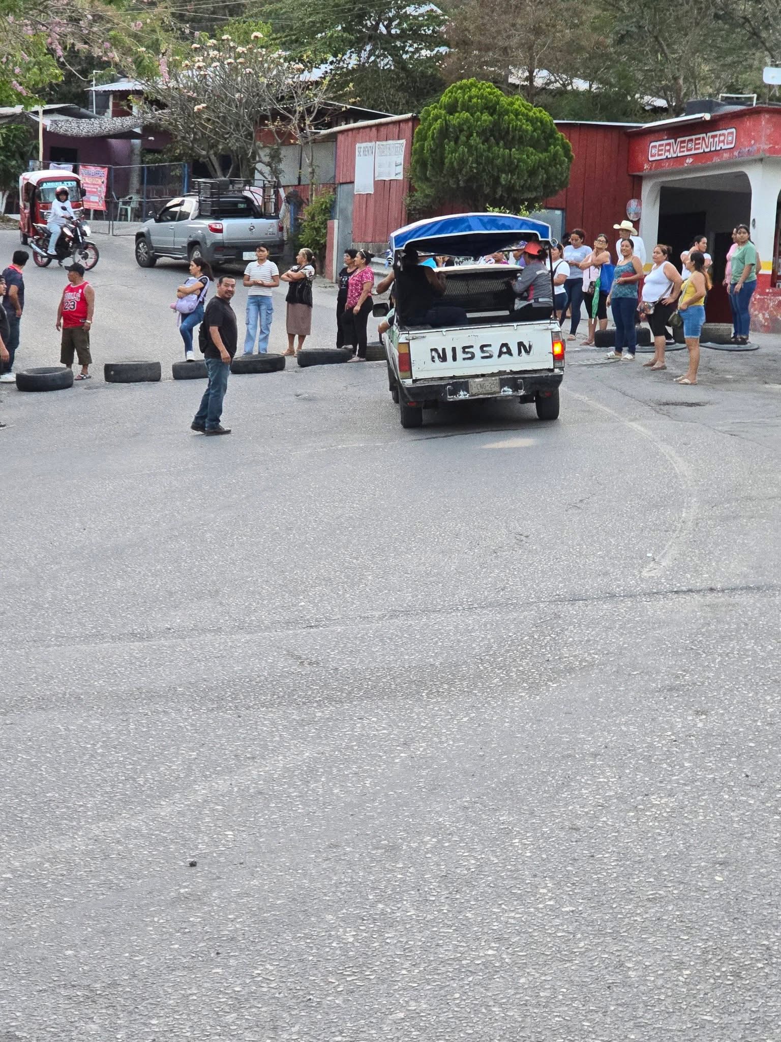 Pobladores bloquean carretera en Copainalá por inconformidad con recursos del Copladem 2026