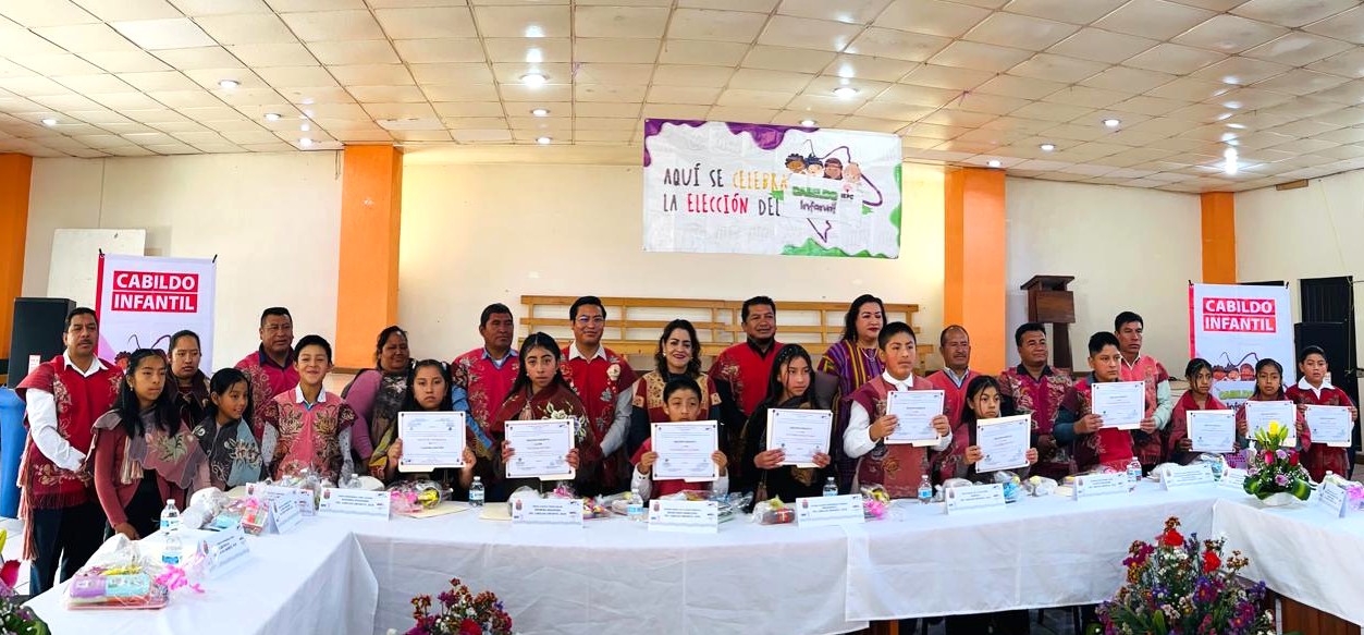 El Cabildo Infantil de Zinacantán sesiona en la sede del Ayuntamiento