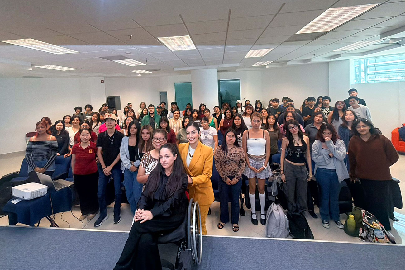 Conferencia en UNICACH aborda el papel de la inteligencia emocional ante los conflictos