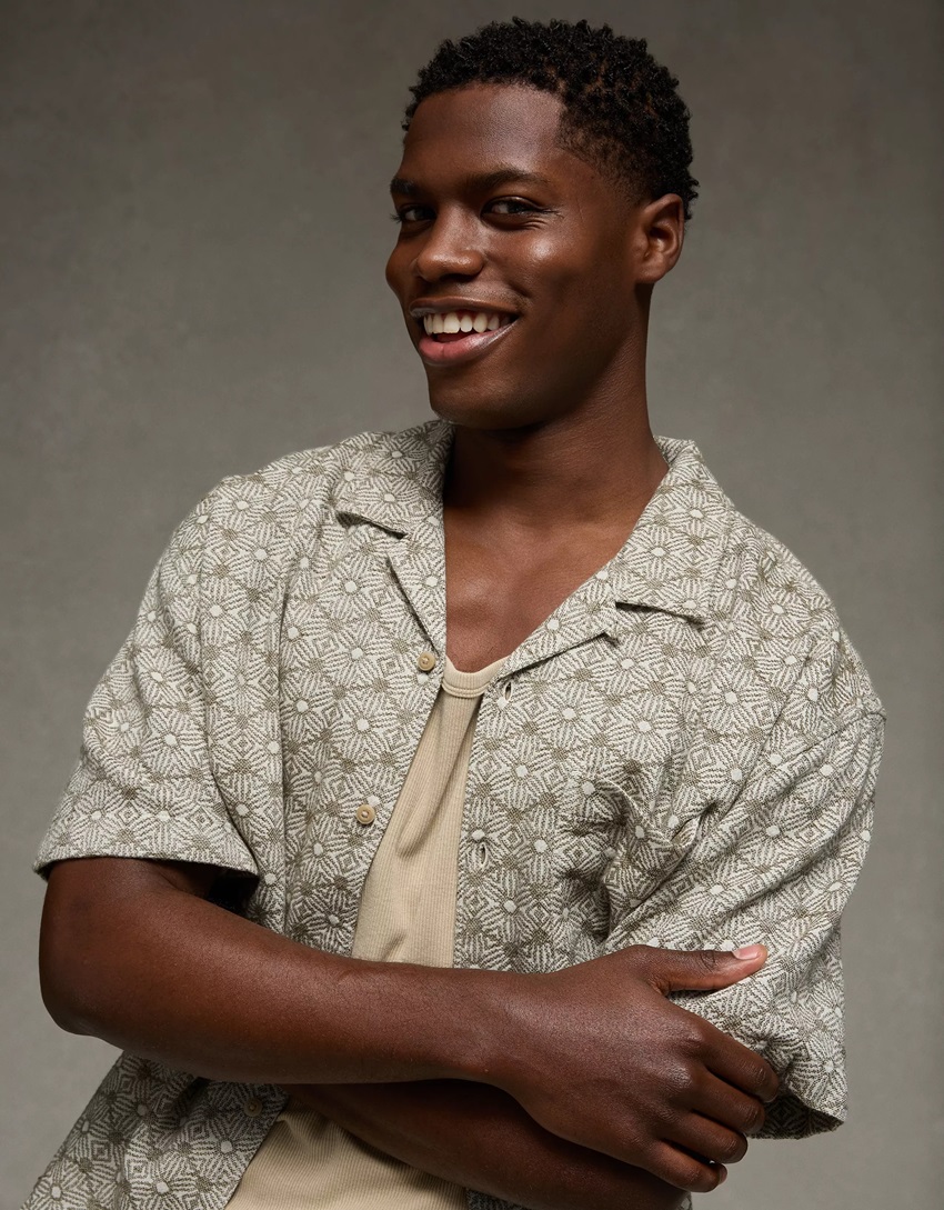 AE presenta el swimwear masculino que define Spring Summer Trajes de baño, camisas ligeras y básicos de temporada para días de sol, playa y descanso sin complicaciones