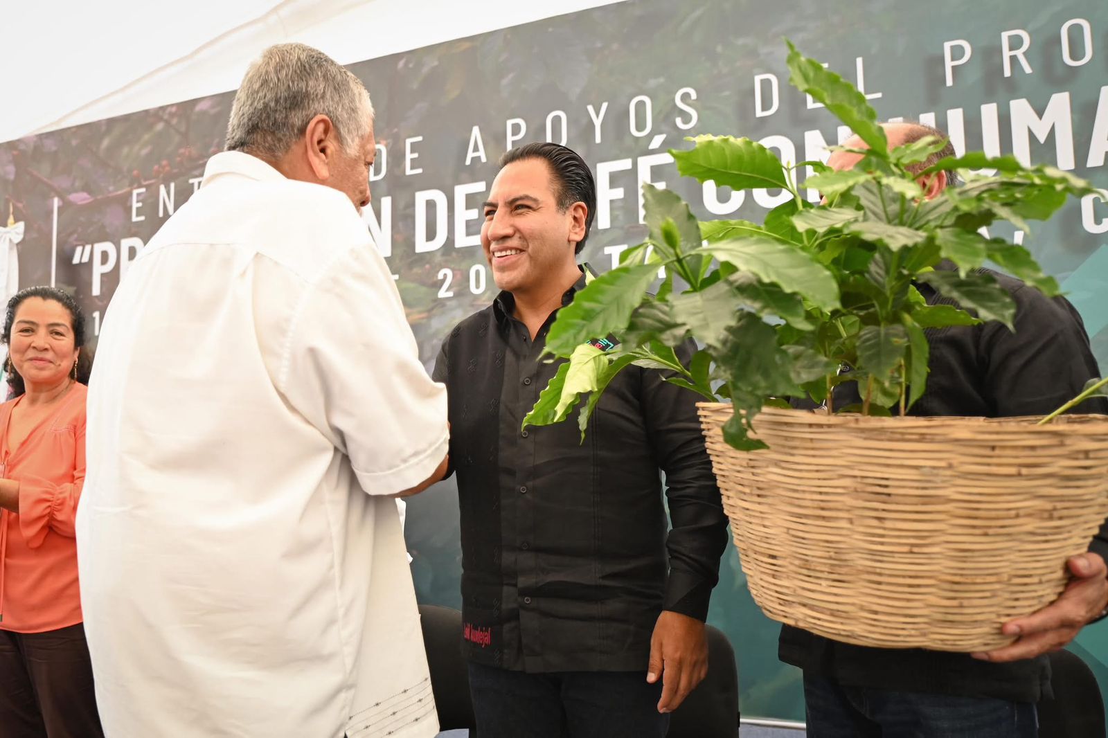 Eduardo Ramírez reafirma compromiso con el sector cafetalero de Tapachula