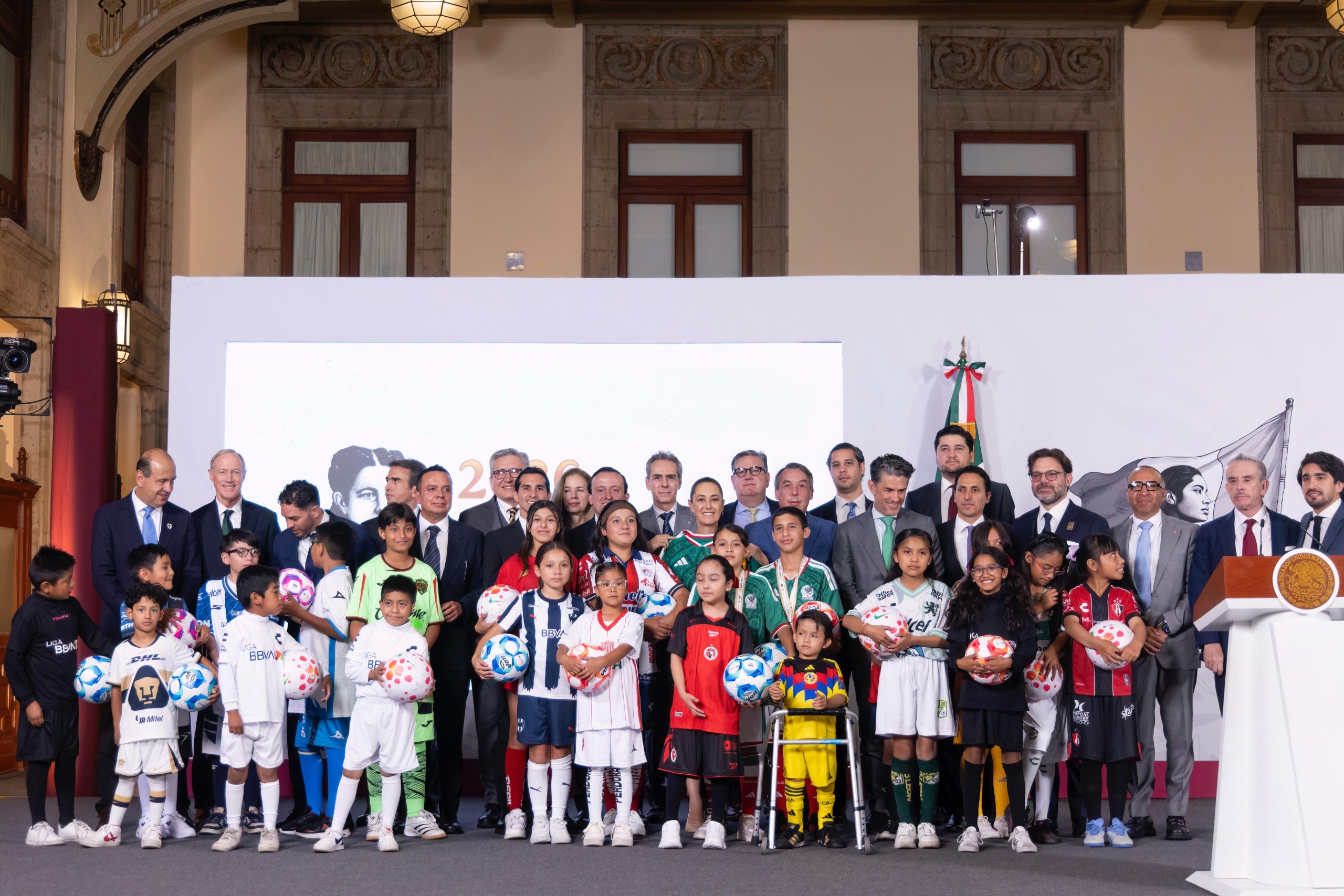 INICIA UNA ETAPA DISTINTA DEL FUTBOL MEXICANO: PRESIDENTA CLAUDIA SHEINBAUM; FMF PRESENTA ESTRATEGIA NACIONAL DE FORMACIÓN