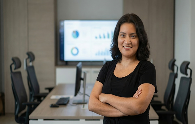 Formar talento femenino en tecnología aumenta su ingreso promedio en más de 33%