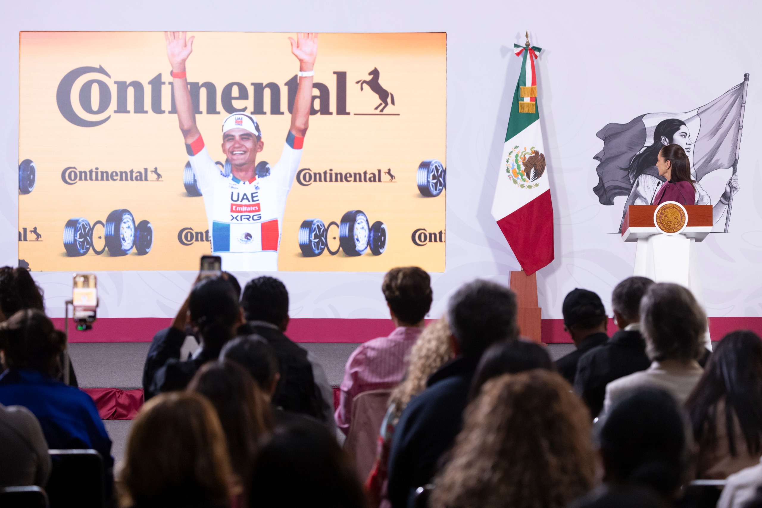 PRESIDENTA CLAUDIA SHEINBAUM HACE LLAMADO A MADRES, PADRES Y TUTORES A INFORMARSE Y PROTEGER A LA NIÑEZ Y JUVENTUD ANTE EL USO EXCESIVO DE PLATAFORMAS DIGITALES Y REDES SOCIALES