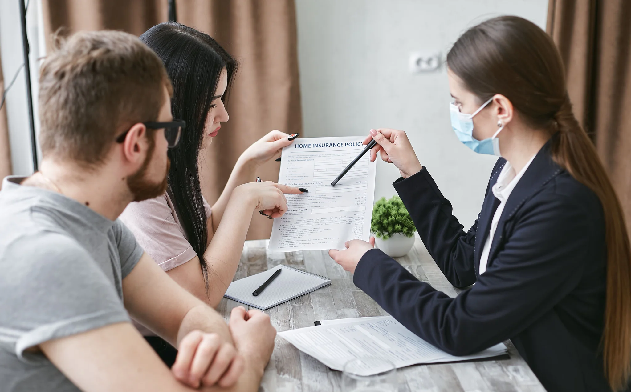 Más allá del precio: qué revisar antes de contratar un seguro