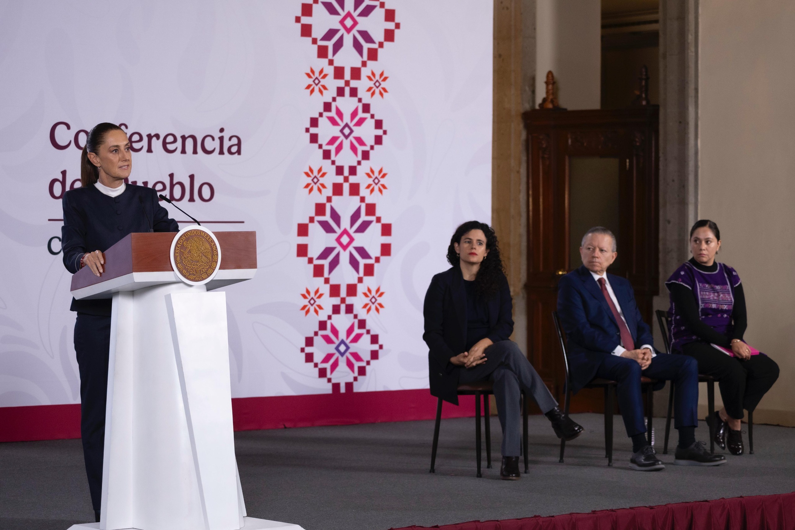 PRESIDENTA CLAUDIA SHEINBAUM ENVÍA AL CONGRESO DE LA UNIÓN INICIATIVA DE RENUNCIA A LA DOBLE NACIONALIDAD PARA OCUPAR CARGOS DE PRESIDENCIA Y GUBERNATURAS
