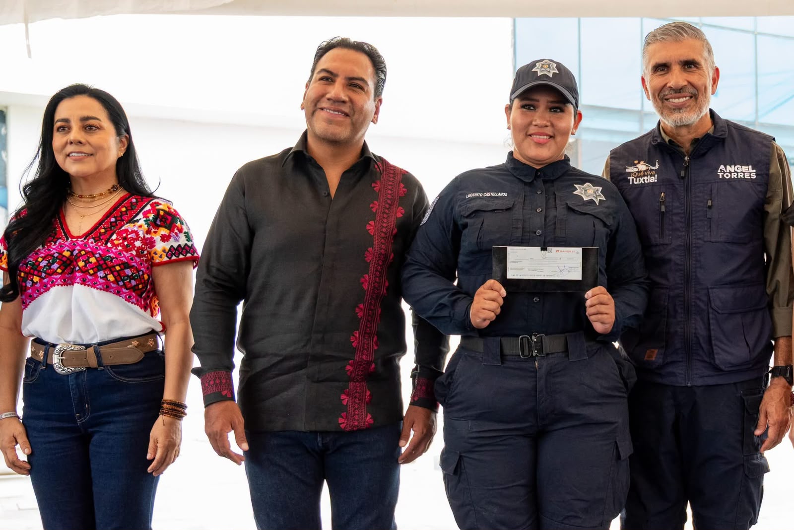 Eduardo Ramírez entrega incentivos a policías de Tuxtla Gutiérrez con Certificado Único Policial