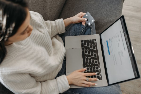 Así compran moda las mexicanas: el e-commerce transforma el shopping