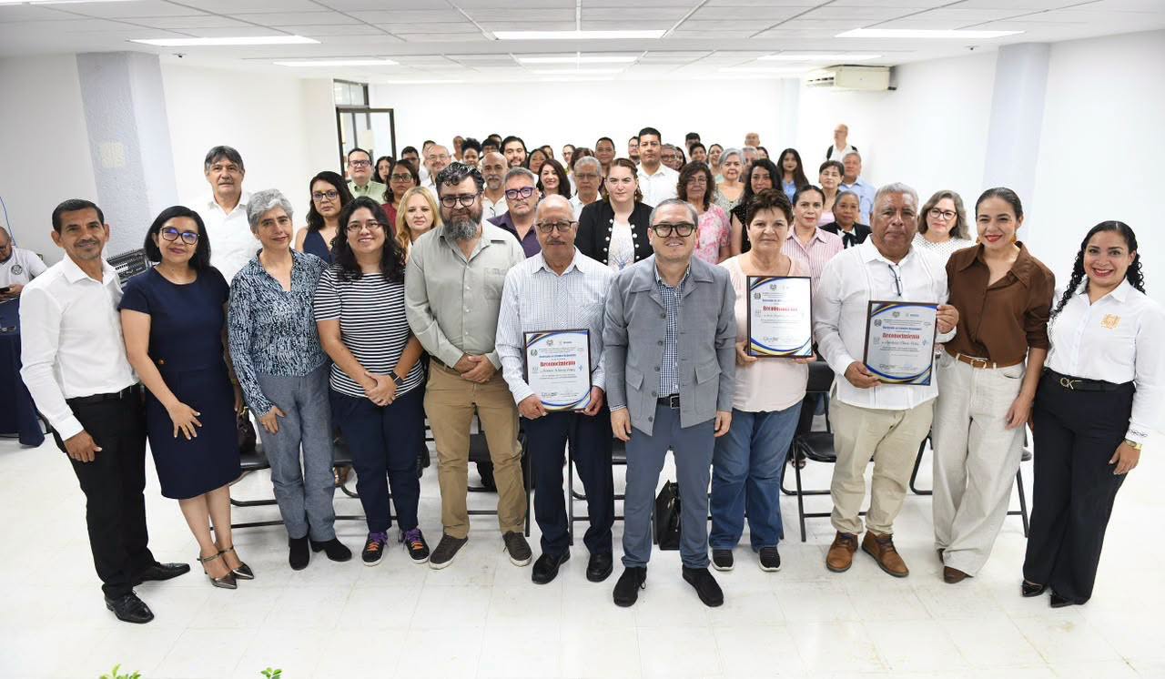 Reconoce UNACH el legado de los fundadores del Doctorado en Estudios Regionales.