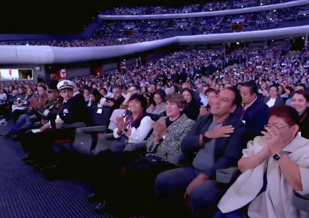 Eduardo Ramírez acompaña a Clara Brugada en su informe de 100 días de gobierno al frente de la CDMX