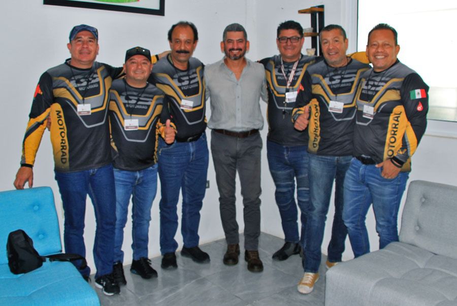 Grupo de motociclismo “Amigos sin Fronteras” visitó al director del Indeporte, Adonaí Sánchez Osorio