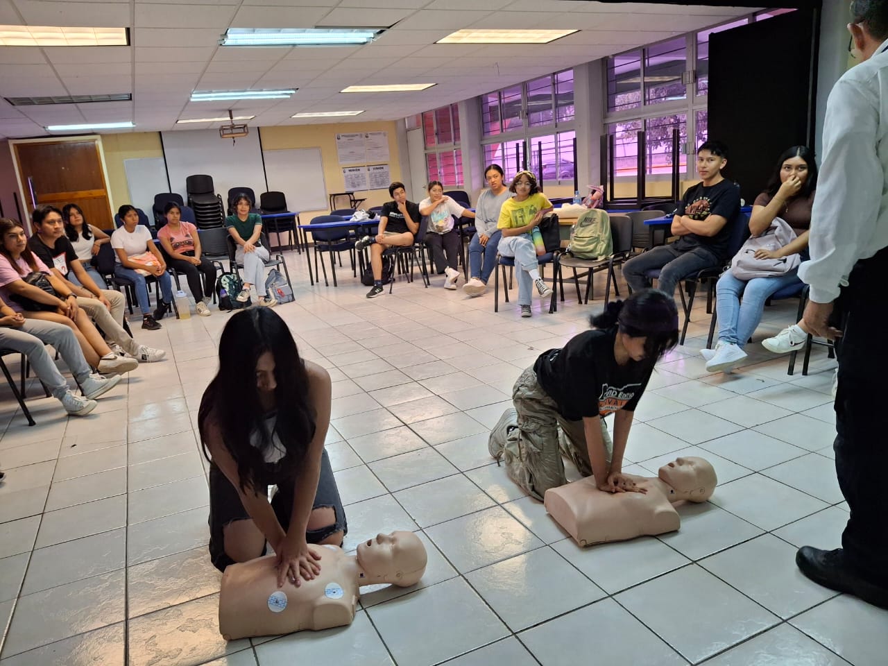 UNICACH imparte taller de Primeros Auxilios para nuevos estudiantes