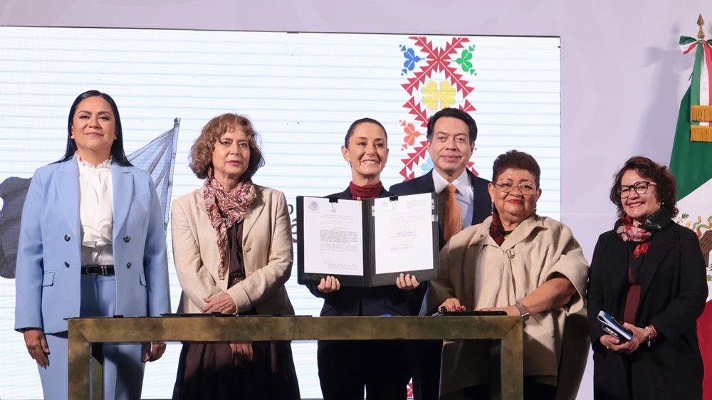 PRESIDENTA CLAUDIA SHEINBAUM FIRMA DECRETO POR EL CUAL SE CREA LA UNIVERSIDAD NACIONAL ROSARIO CASTELLANOS