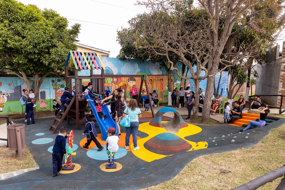 Rinde frutos el primer parque público para la primera infancia en Centroamérica