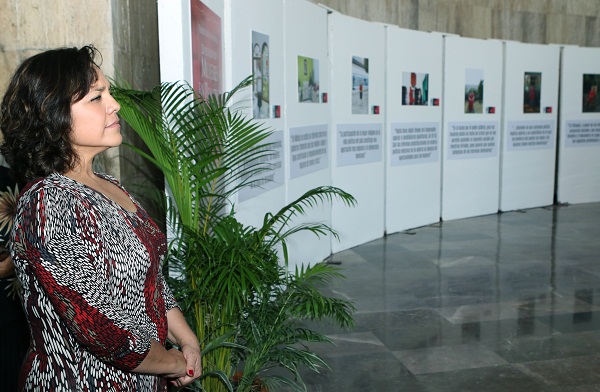 Inauguran exposición fotográfica "Territorios del Poder 20 retratos de mujeres en política"