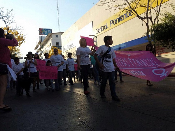 Colectivos feministas presentan manifiesto al gobernador de Chiapas 