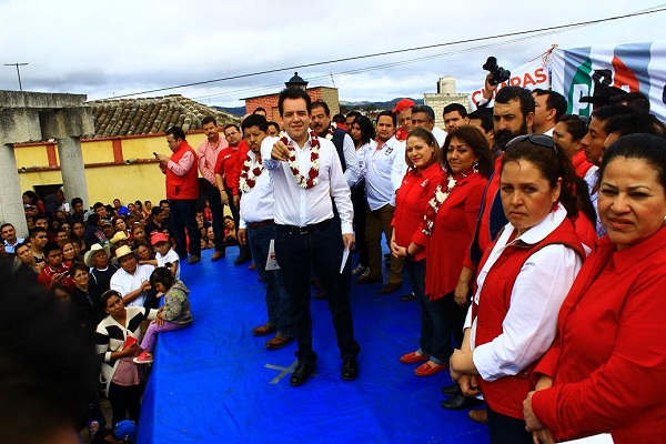 Acarrean a beneficiarias de PROSPERA, a evento del Presidente Estatal del PRI en Chiapas.