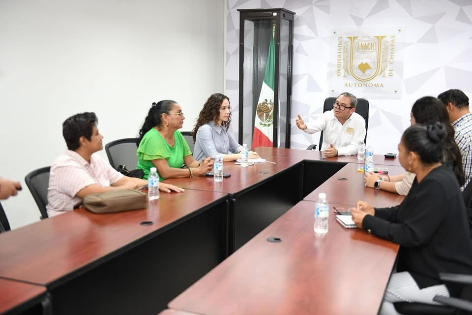 Se reúne el rector Oswaldo Chacón Rojas con integrantes de la Alianza por la Deficiencia Auditiva y Sordera A.C.
