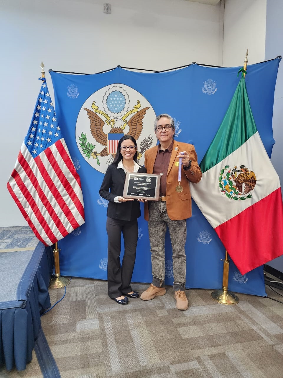 Reconocimiento a UNICACH por excelencia en enseñanza de inglés